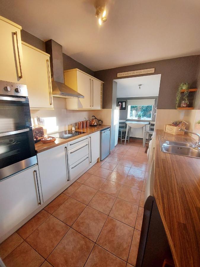 Stunning 3 Bedroom Holiday Near The Beach *