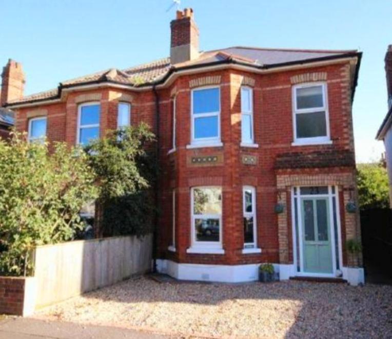 Stunning 3 Bedroom Holiday Near The Beach Holiday home