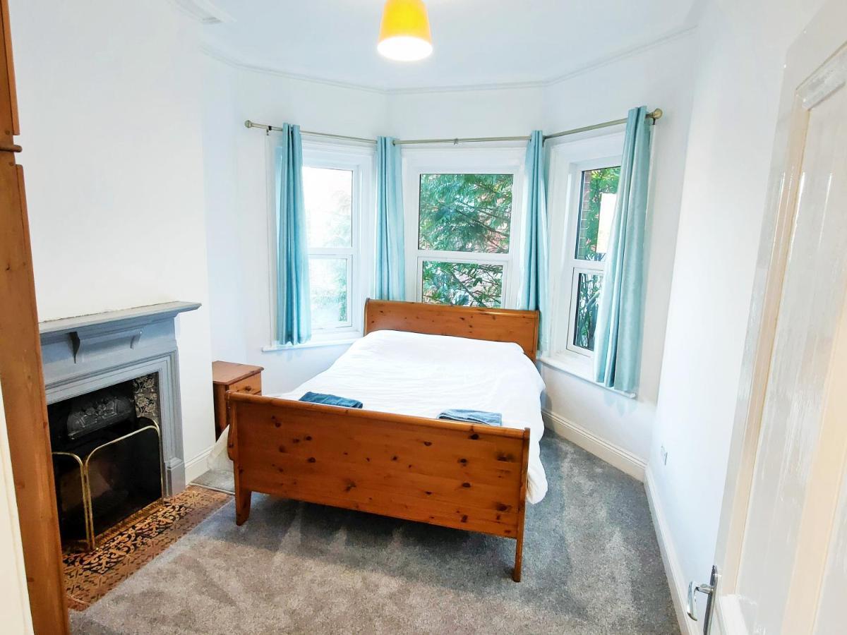 Apartment Flat-c, 4 Adults, 20 Mins To Beach, Netflix, Wifi, Sleeps 4 Adults