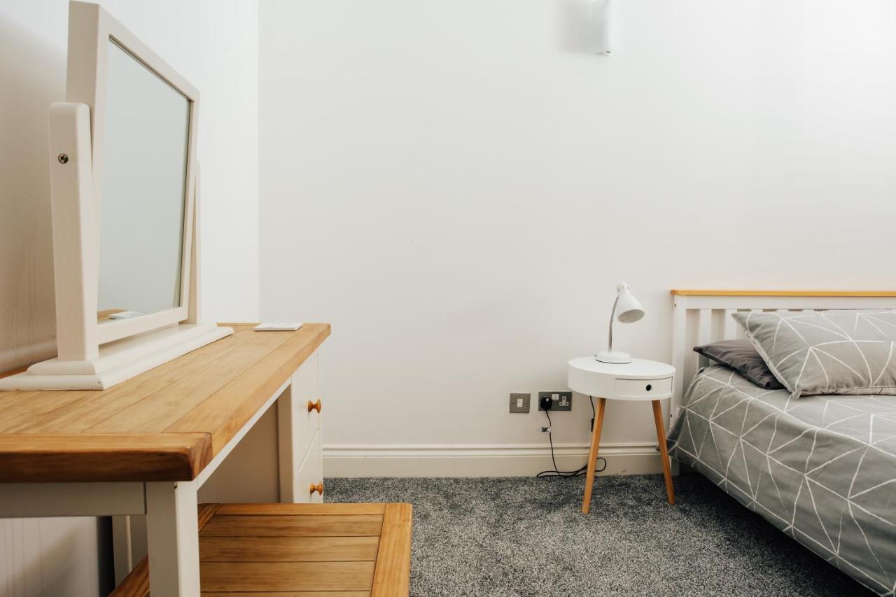 Apartment Spacious 2 Bedroom Flat Near And Town Centre