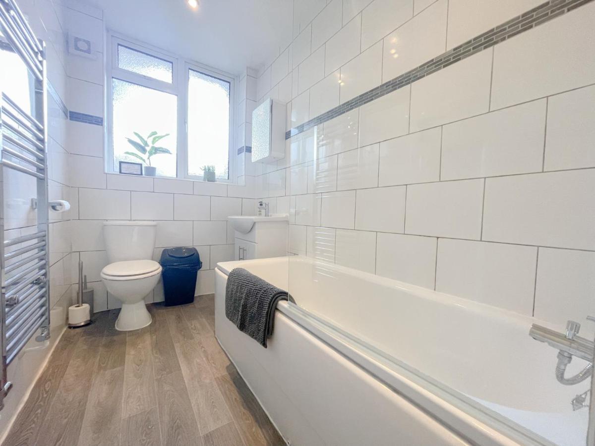 Large 3 Bedroom & 2 Bath - Ground Floor With Parking Bournemouth