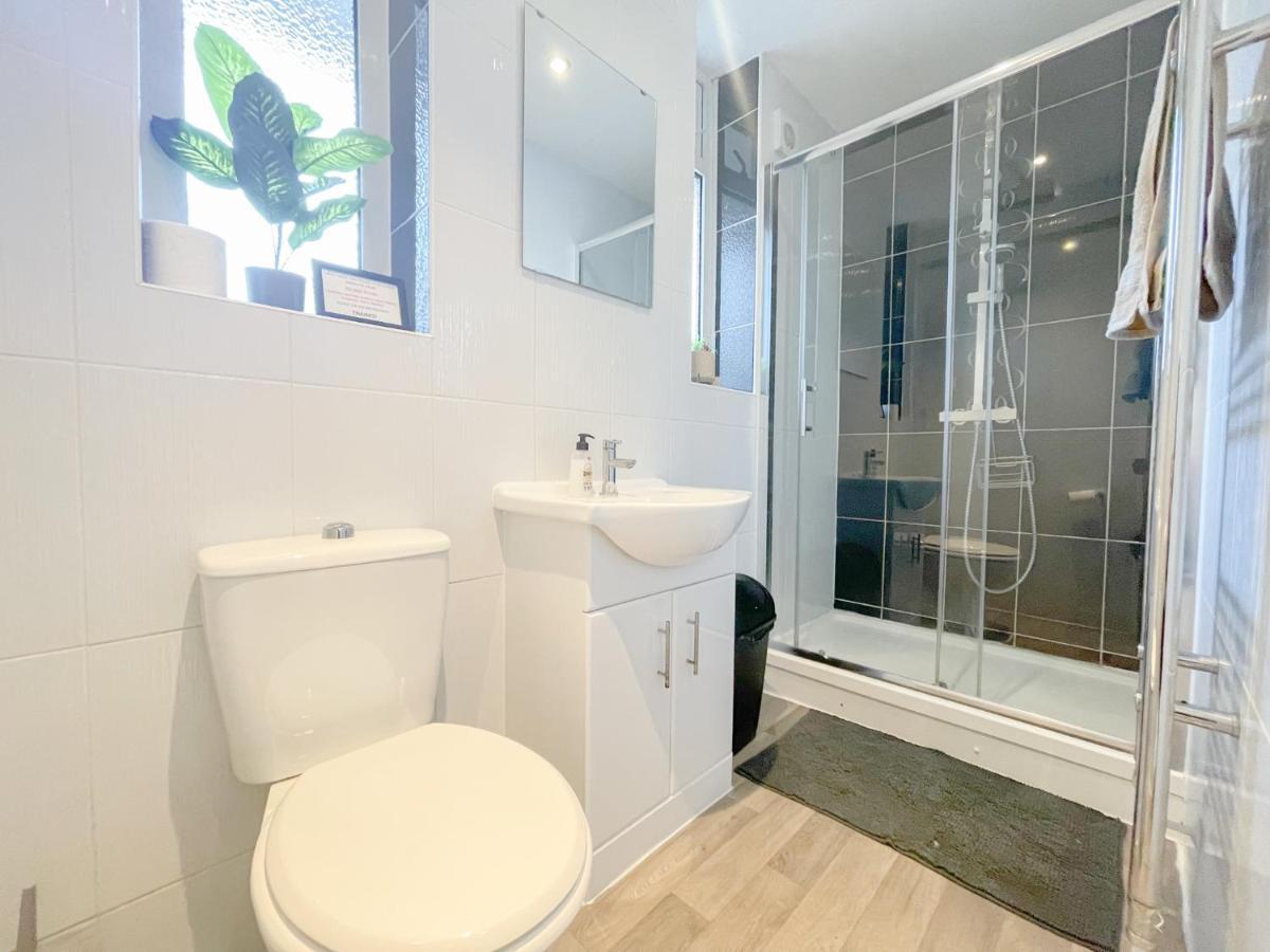 Large 3 Bedroom & 2 Bath - Ground Floor With Parking Apartment Bournemouth