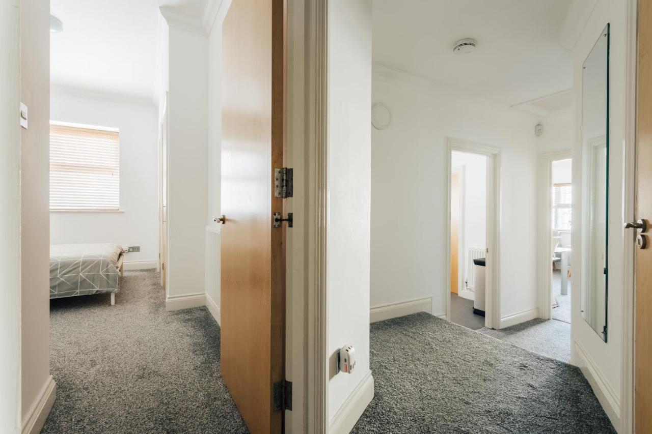 Spacious 2 Bedroom Flat Near And Town Centre Apartment Bournemouth