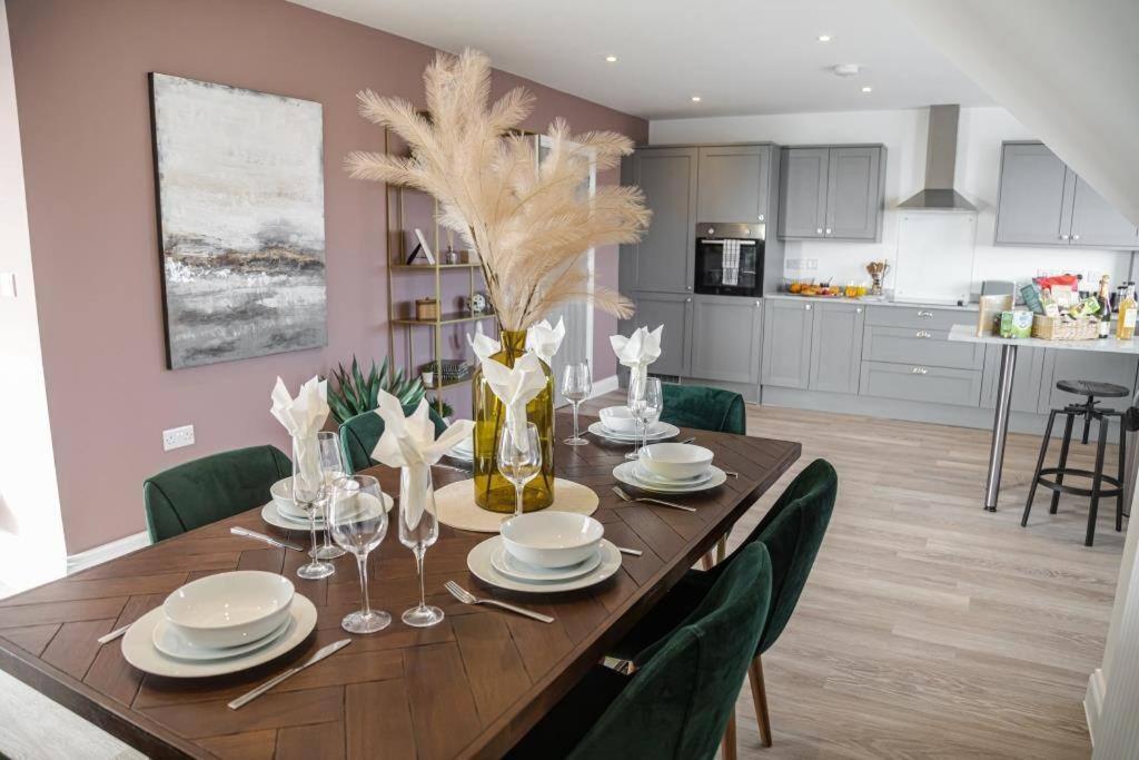 Apartment Bournecoast - Stylish Flat With Balcony - Sea Views - 10 Min Walk To - Parking - Wifi - Fm8407 *