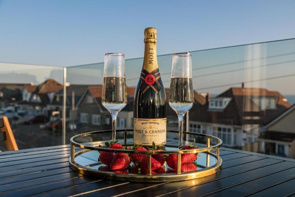 Bournecoast - Stylish Flat With Balcony - Sea Views - 10 Min Walk To - Parking - Wifi - Fm8407 * Bournemouth