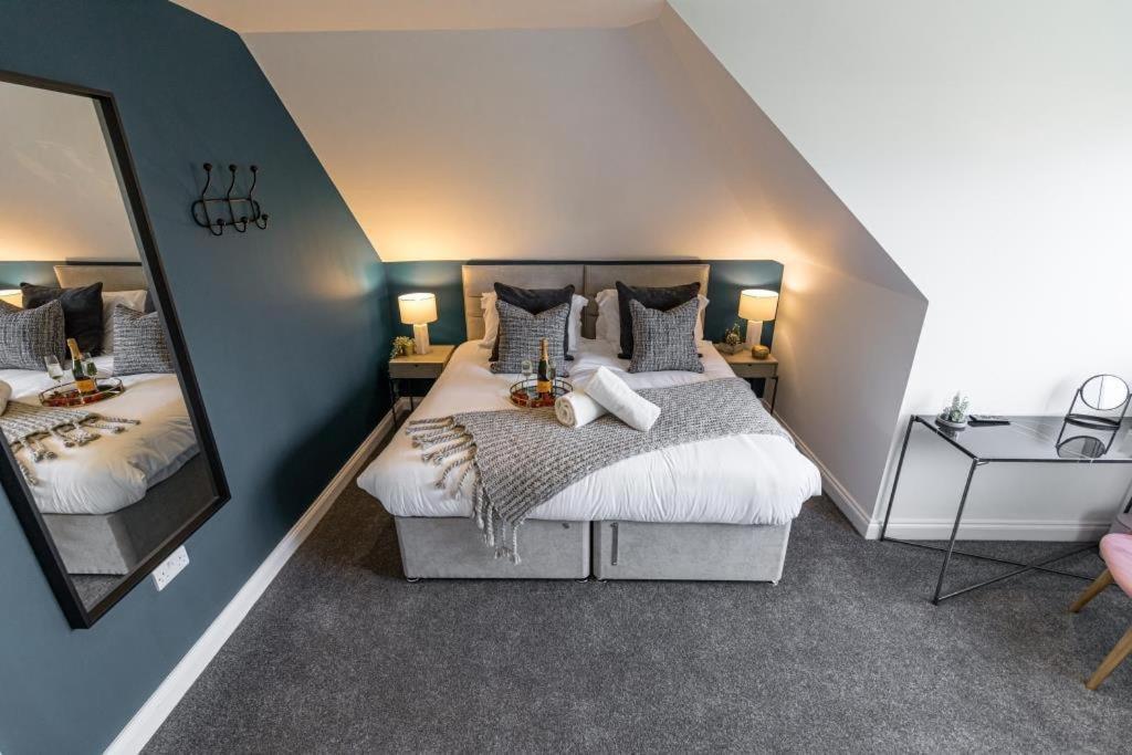 Bournecoast - Stylish Flat With Balcony - Sea Views - 10 Min Walk To - Parking - Wifi - Fm8407