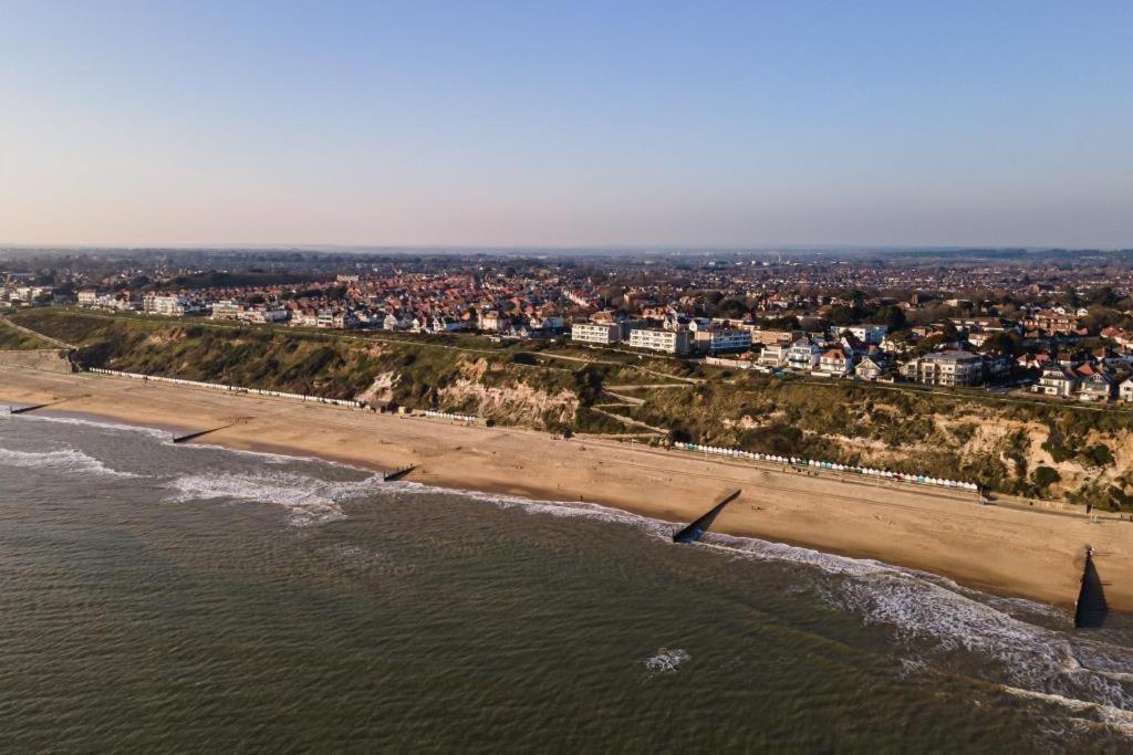 Apartment Bournecoast - Stylish Flat With Balcony - Sea Views - 10 Min Walk To - Parking - Wifi - Fm8407 *
