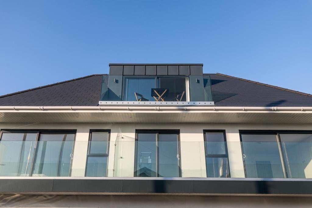 Apartment Bournecoast - Stylish Flat With Balcony - Sea Views - 10 Min Walk To - Parking - Wifi - Fm8407 *