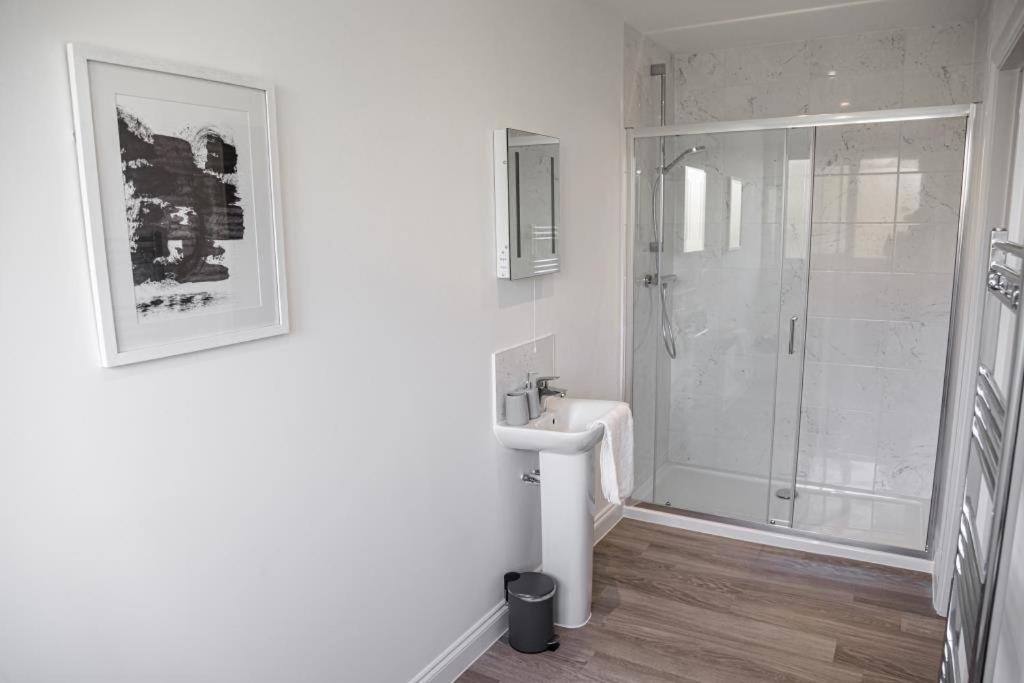 Bournecoast - Stylish Flat With Balcony - Sea Views - 10 Min Walk To - Parking - Wifi - Fm8407 Apartment