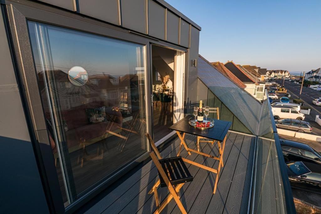 Bournecoast - Stylish Flat With Balcony - Sea Views - 10 Min Walk To - Parking - Wifi - Fm8407 Apartment *