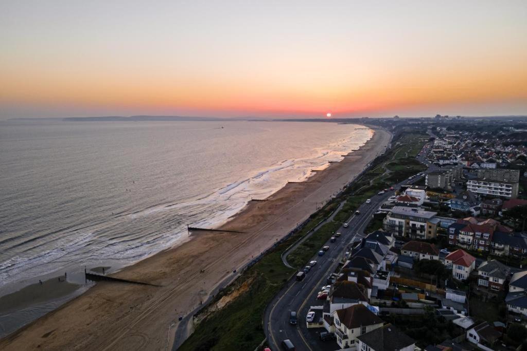 Bournecoast - Stylish Flat With Balcony - Sea Views - 10 Min Walk To - Parking - Wifi - Fm8407 Apartment