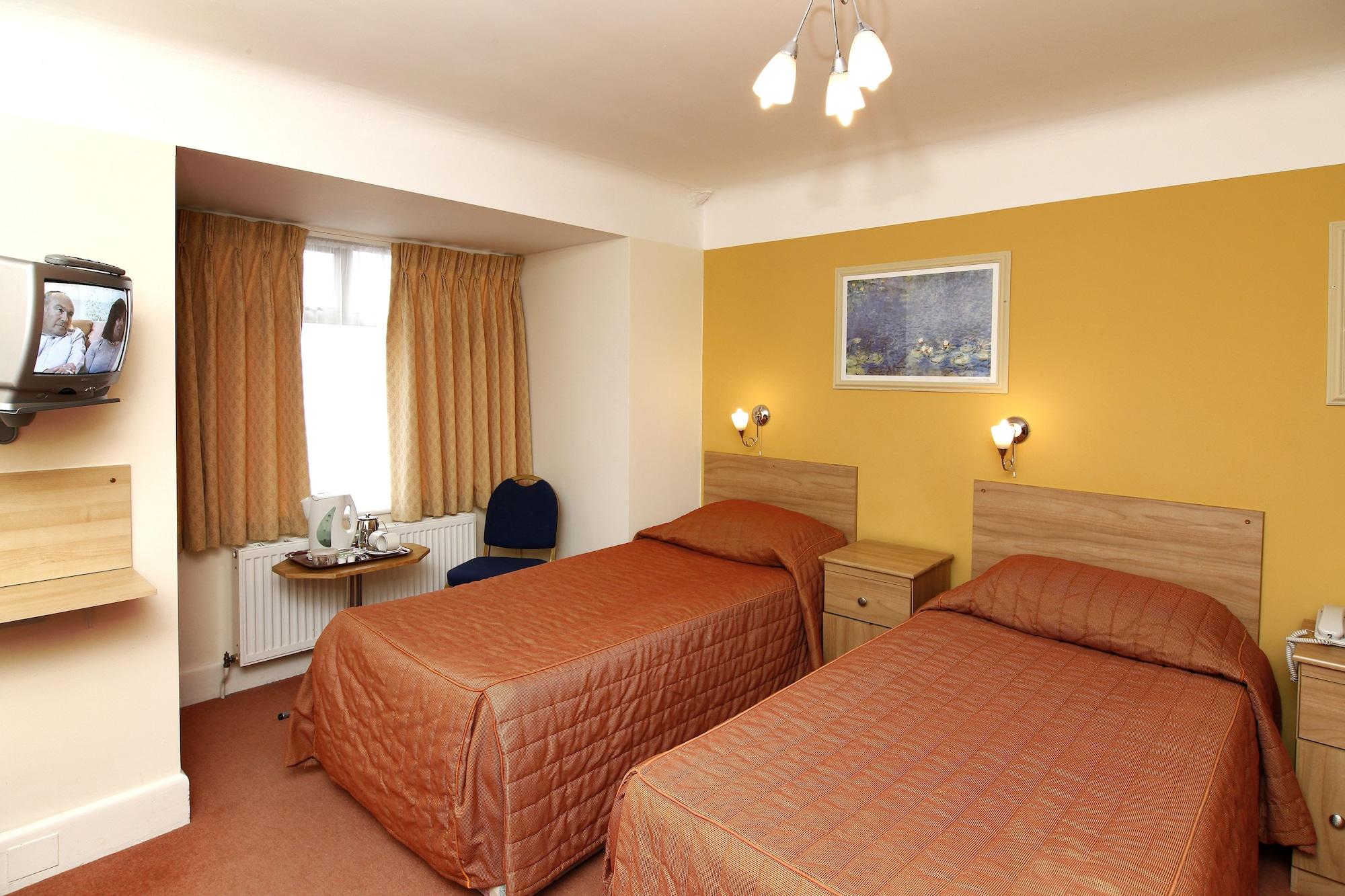 Russell Court Hotel 2*