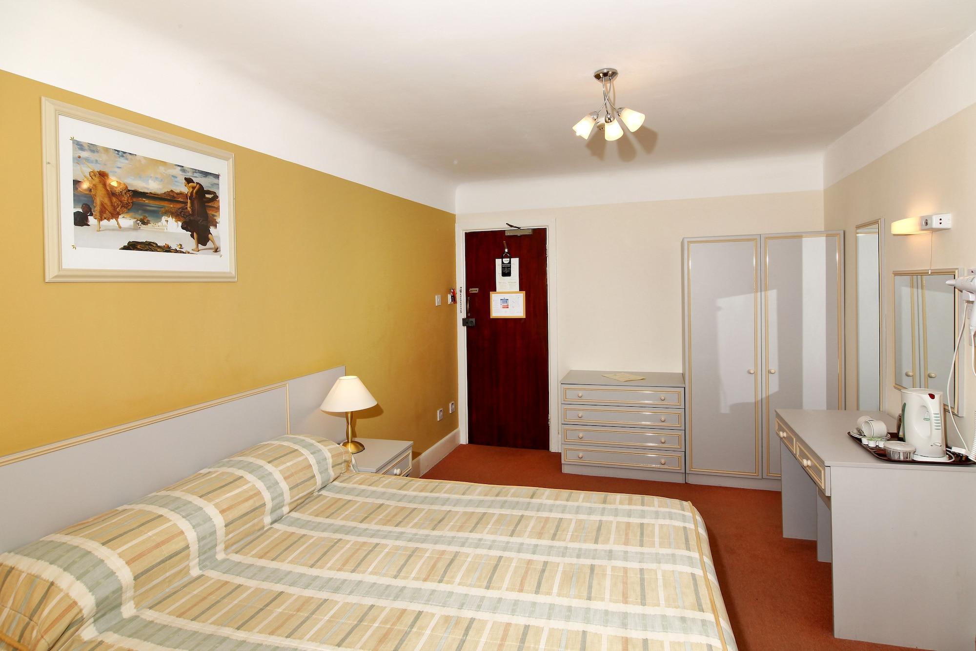 Hotel Russell Court 2*
