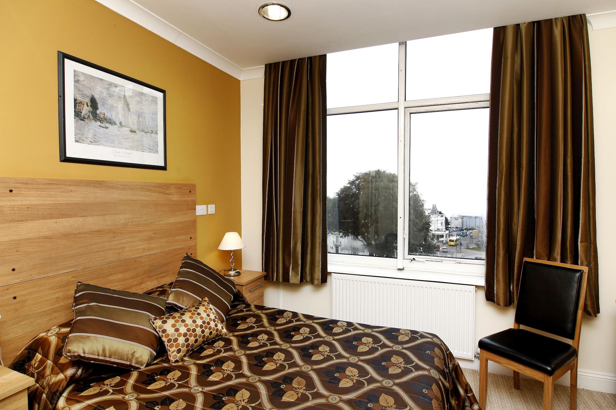 Hotel Russell Court 2*