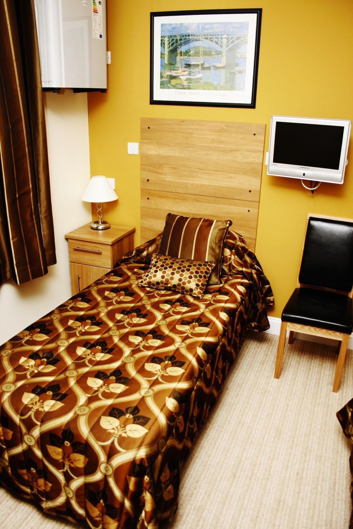 Russell Court Hotel 2*