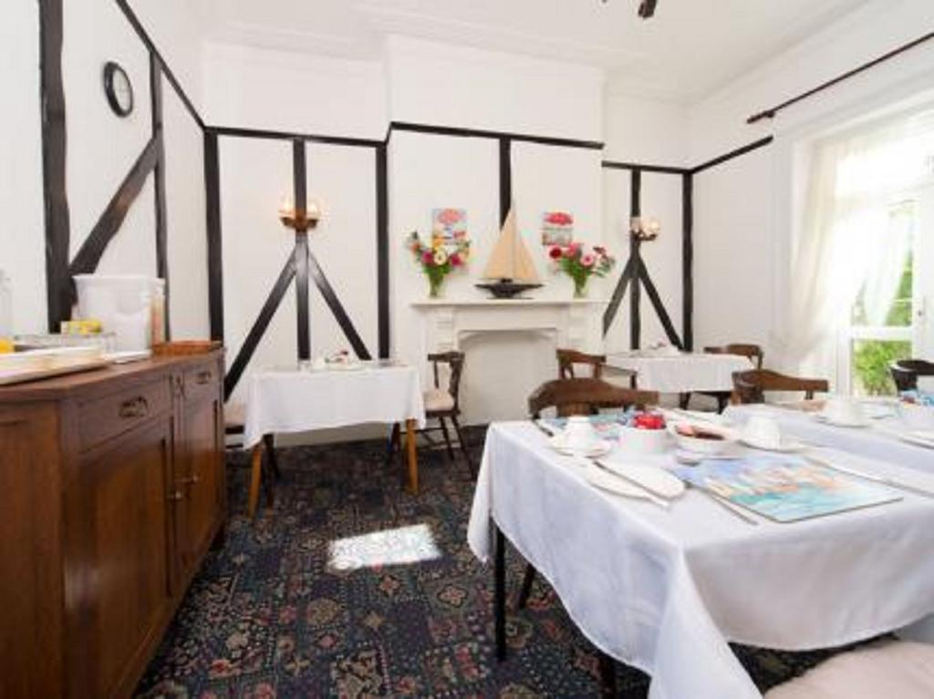Sandy Bay Guest house 3*