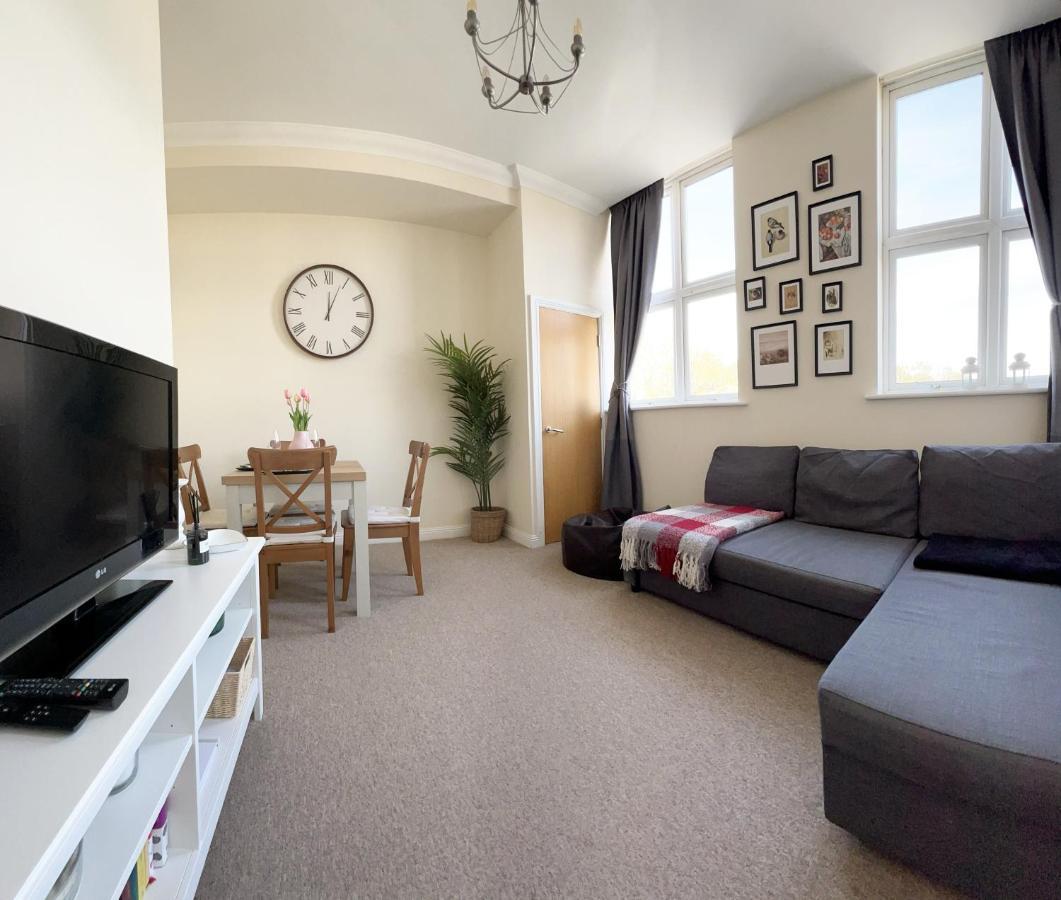 Cosy Town Centre Close To *