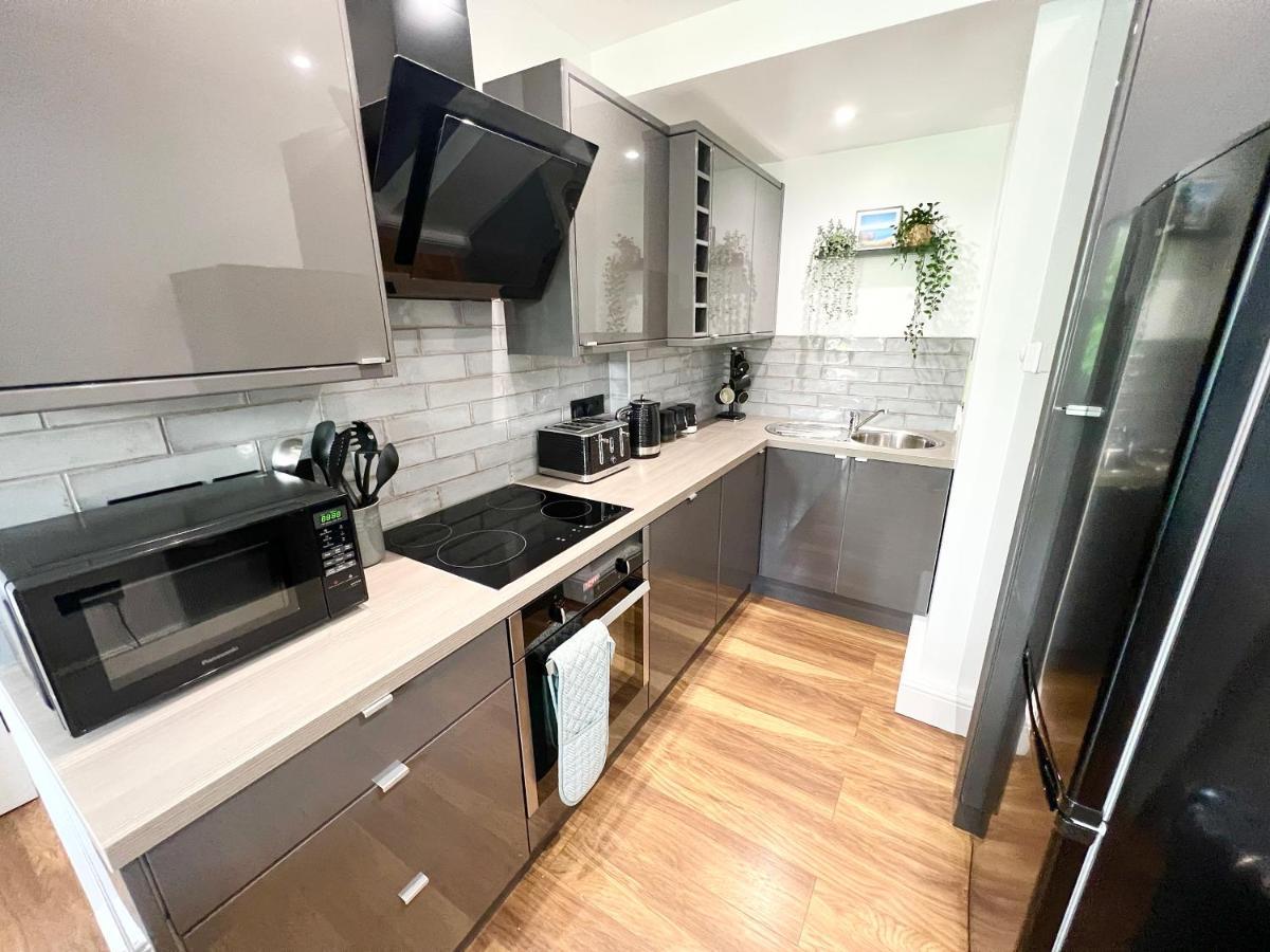 Lovely Apartment, One Minute From And Town. *