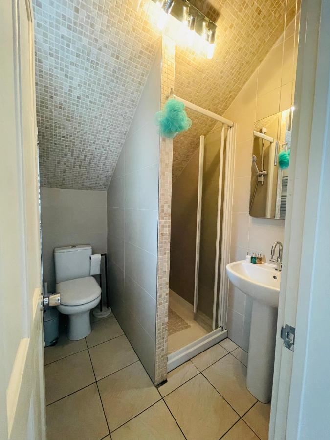 Apartment 1 Bed With Terrace & Off-road Parking *