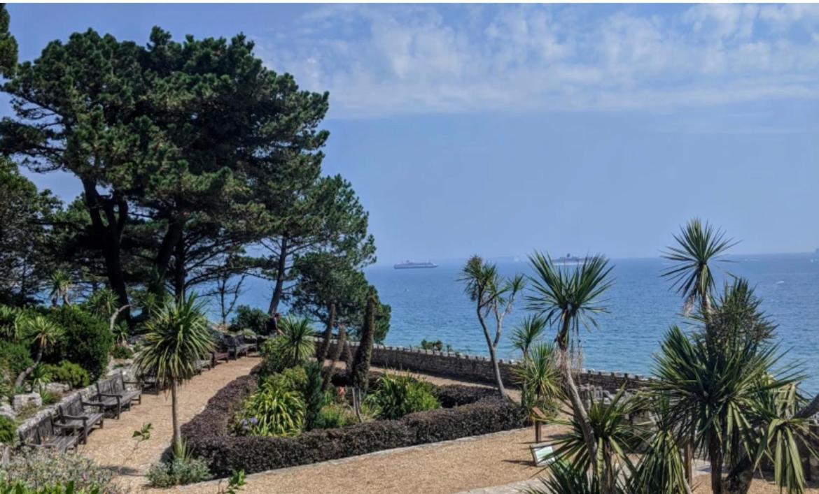 1 Bed With Terrace & Off-road Parking Apartment *