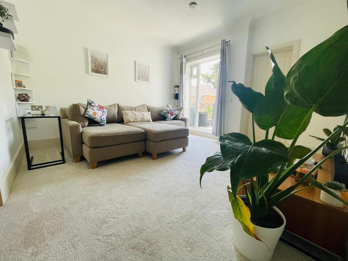 1 Bed With Terrace & Off-road Parking *
