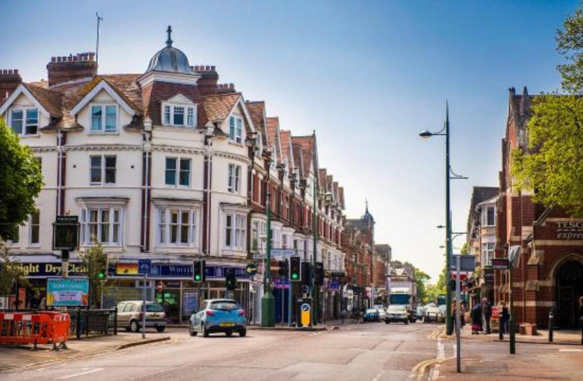 1 Bed With Terrace & Off-road Parking Apartment *