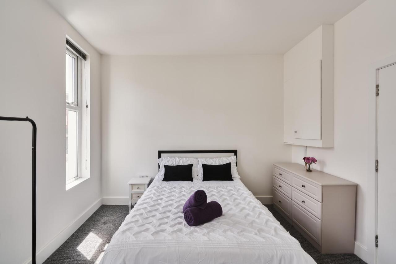 Modern Central Studio And One Bed Flats Close To The Beach