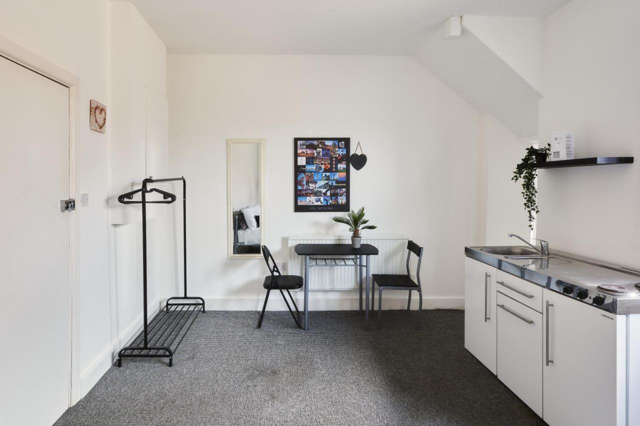 Modern Central Studio And One Bed Flats Close To The Beach Apartment