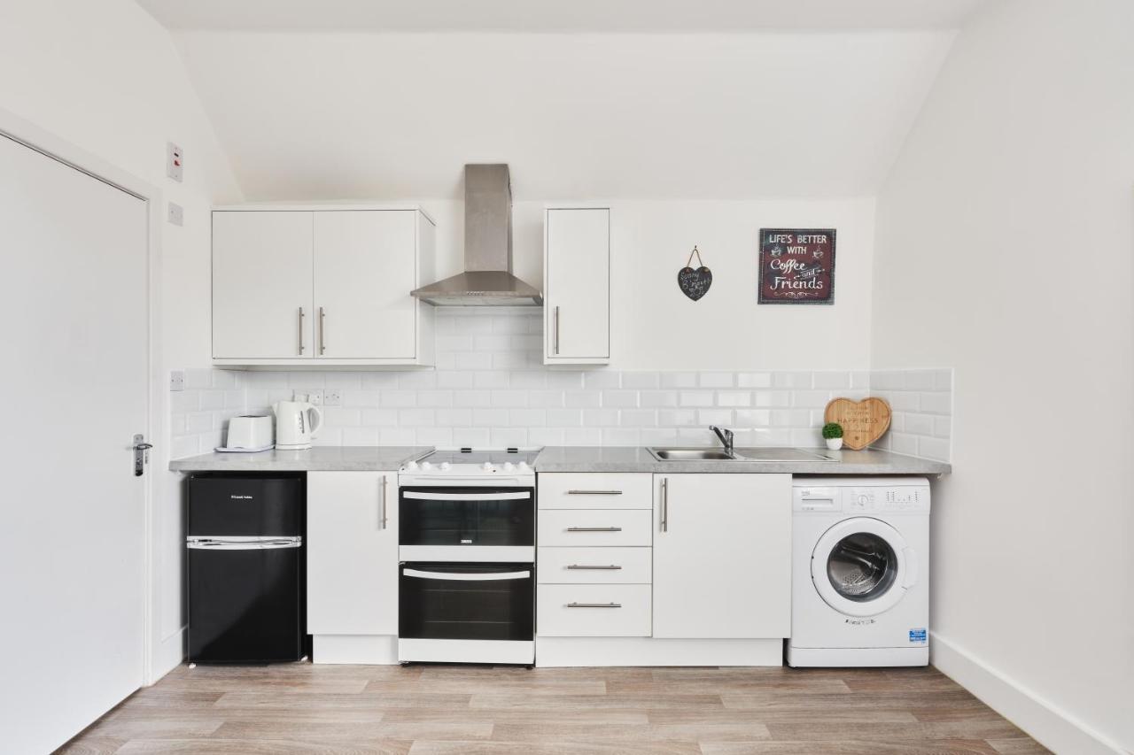 Modern Central Studio And One Bed Flats Close To The Beach *