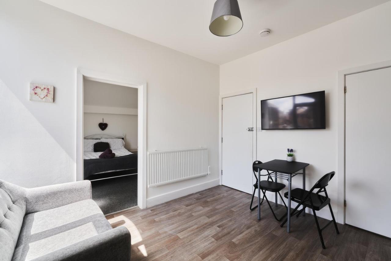 Apartment Modern Central Studio And One Bed Flats Close To The Beach *
