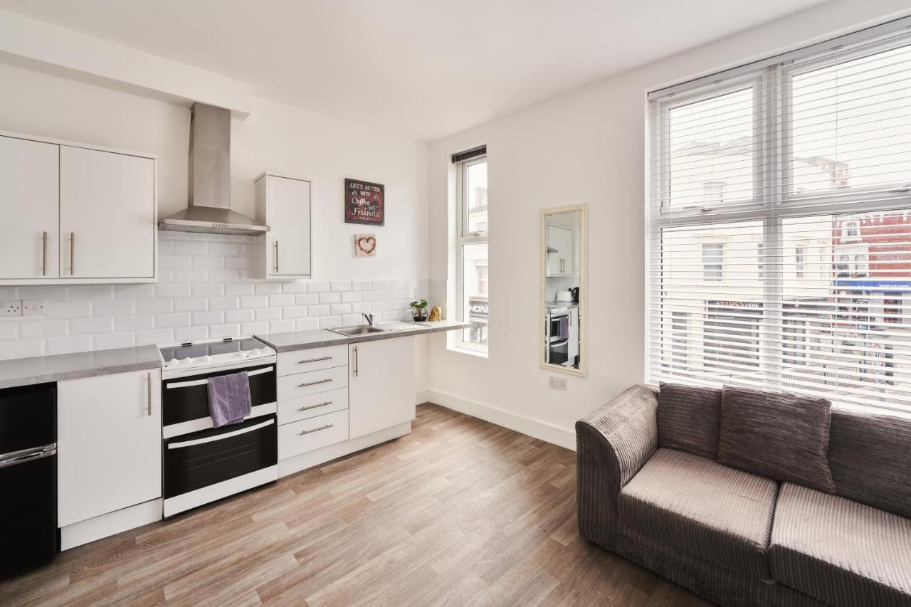Apartment Modern Central Studio And One Bed Flats Close To The Beach