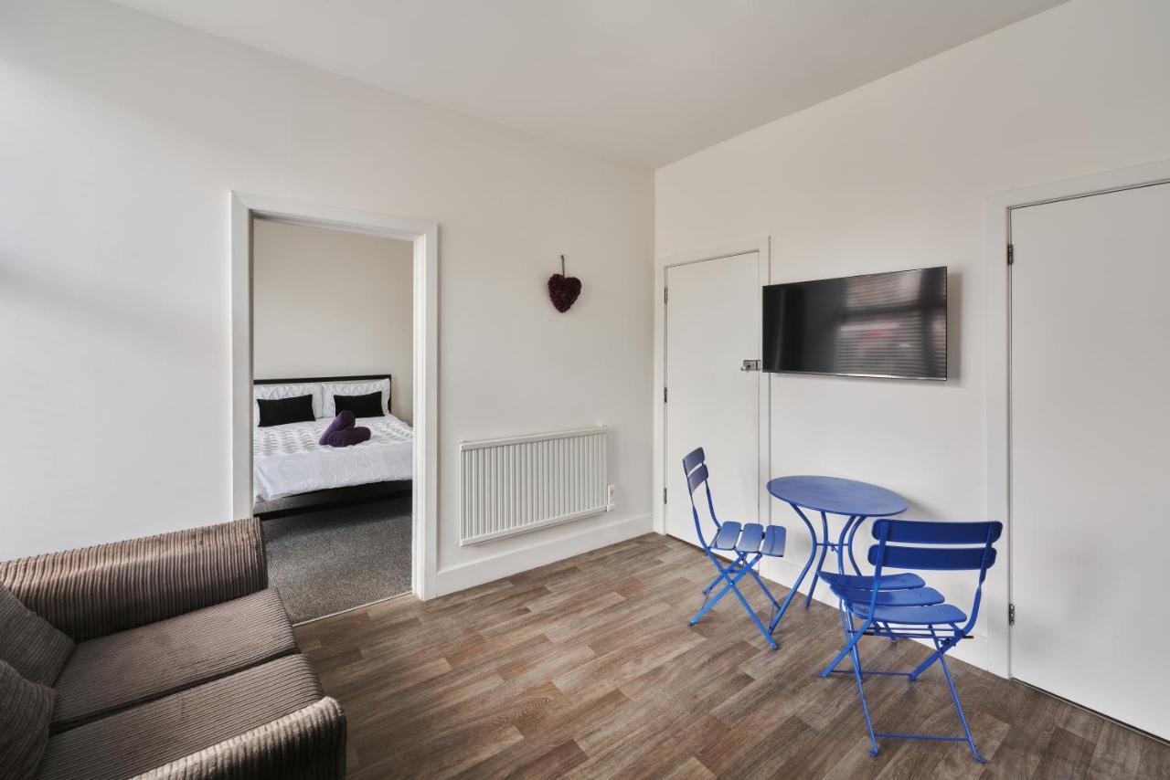 Modern Central Studio And One Bed Flats Close To The Beach Apartment