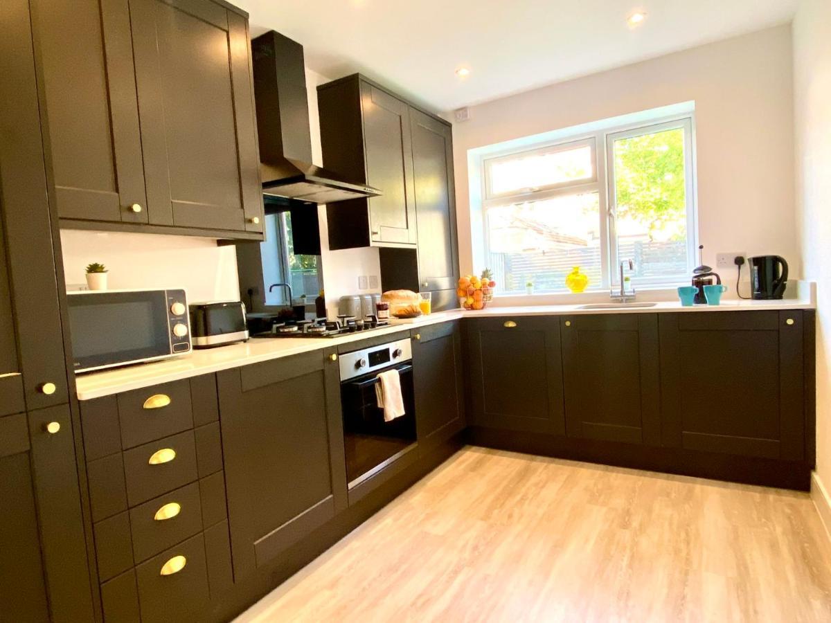 Haven: Stylish 2-bedroom Near Bournemouth's Shore