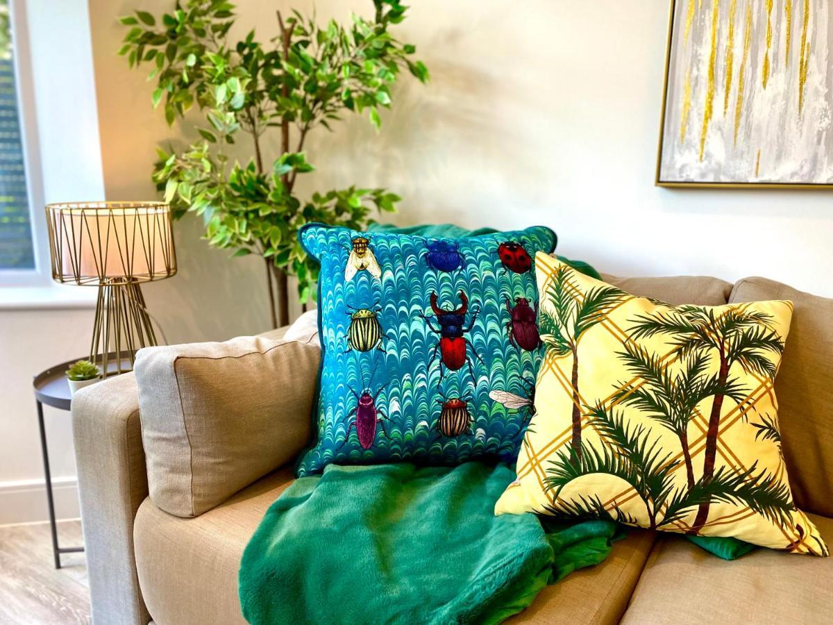 Apartment Haven: Stylish 2-bedroom Near Bournemouth's Shore *