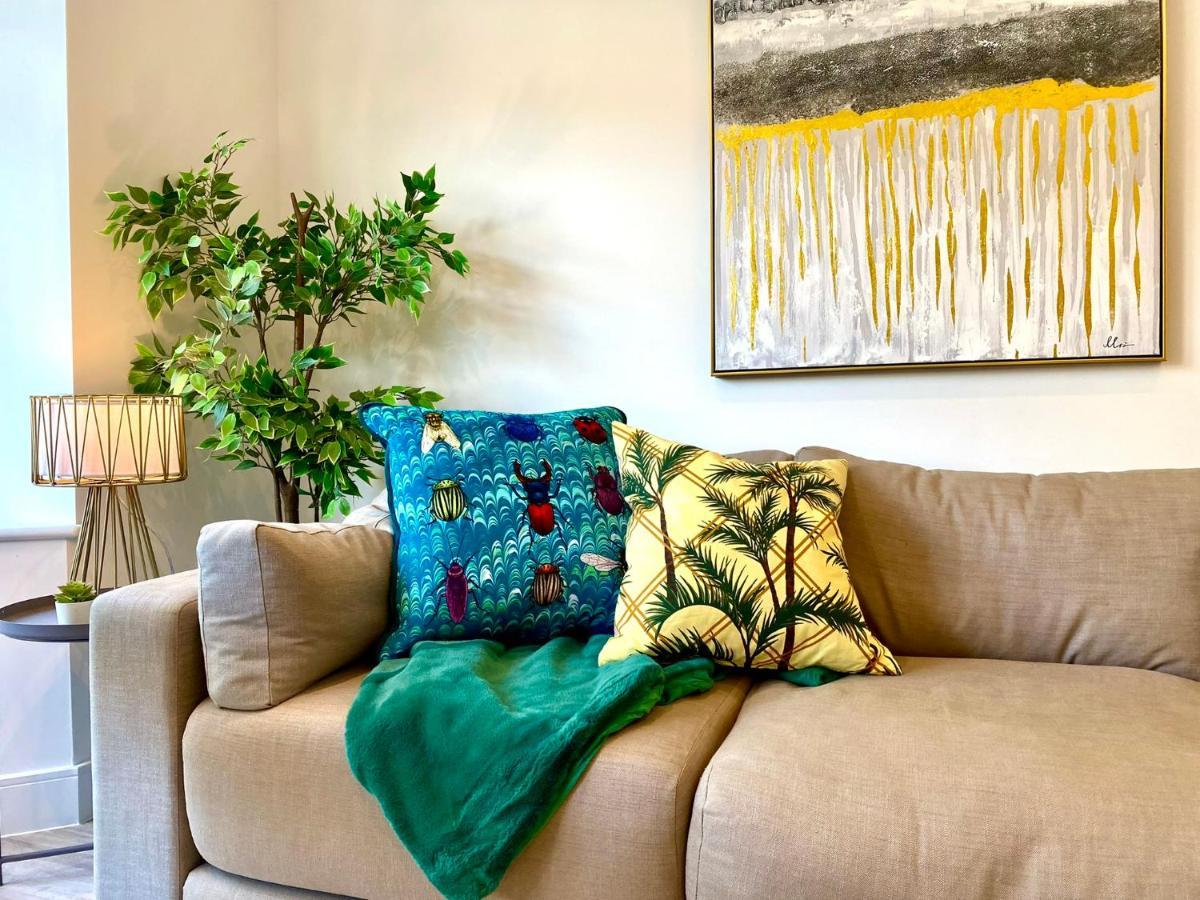 Apartment Haven: Stylish 2-bedroom Near Bournemouth's Shore *