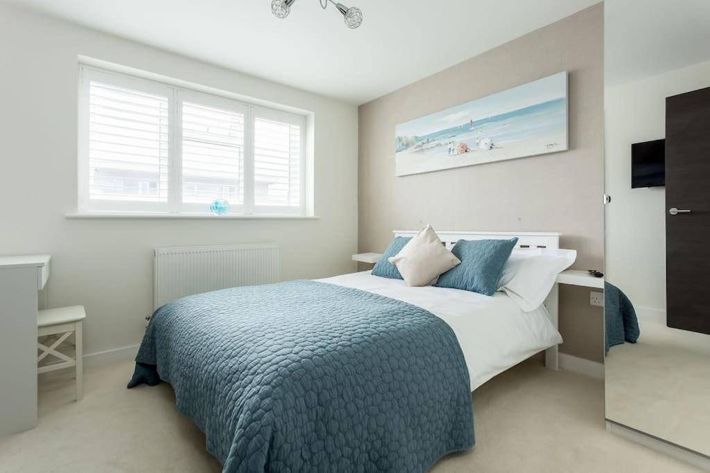 Apartment Stunning 2 Bed Apartment, Fabulous Sea View & 2 Minutes To Beach With Parking