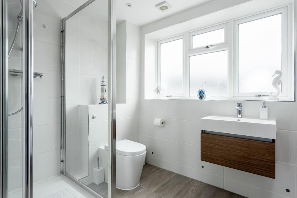 Apartment Stunning 2 Bed Apartment, Fabulous Sea View & 2 Minutes To Beach With Parking Bournemouth