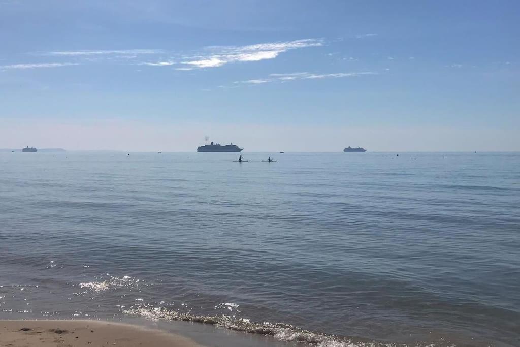 Apartment Stunning 2 Bed Apartment, Fabulous Sea View & 2 Minutes To Beach With Parking Bournemouth