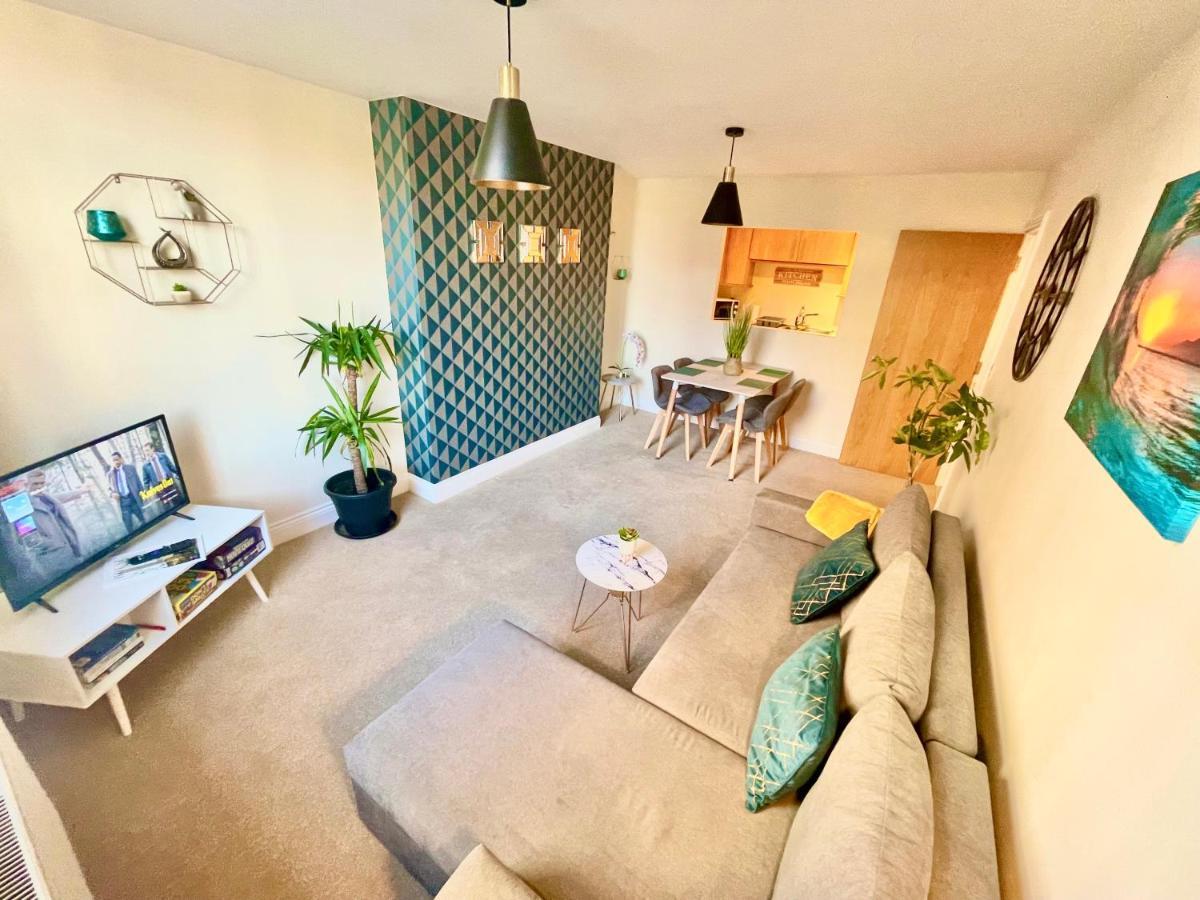 A Stylish Retreat - Super King Bed - Heart Of Town Centre - 5 Mins Stroll To Bournemouth