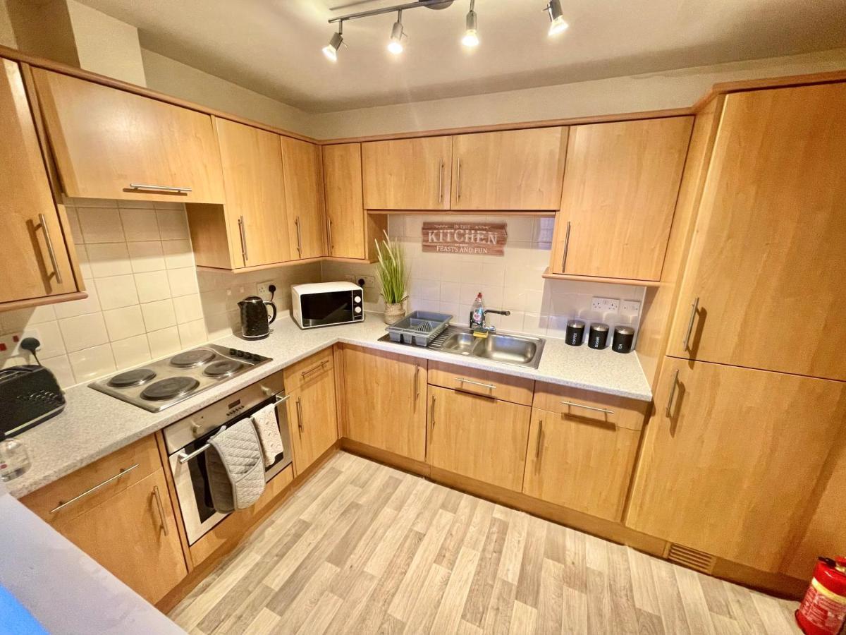 A Stylish Retreat - Super King Bed - Heart Of Town Centre - 5 Mins Stroll To Apartment *