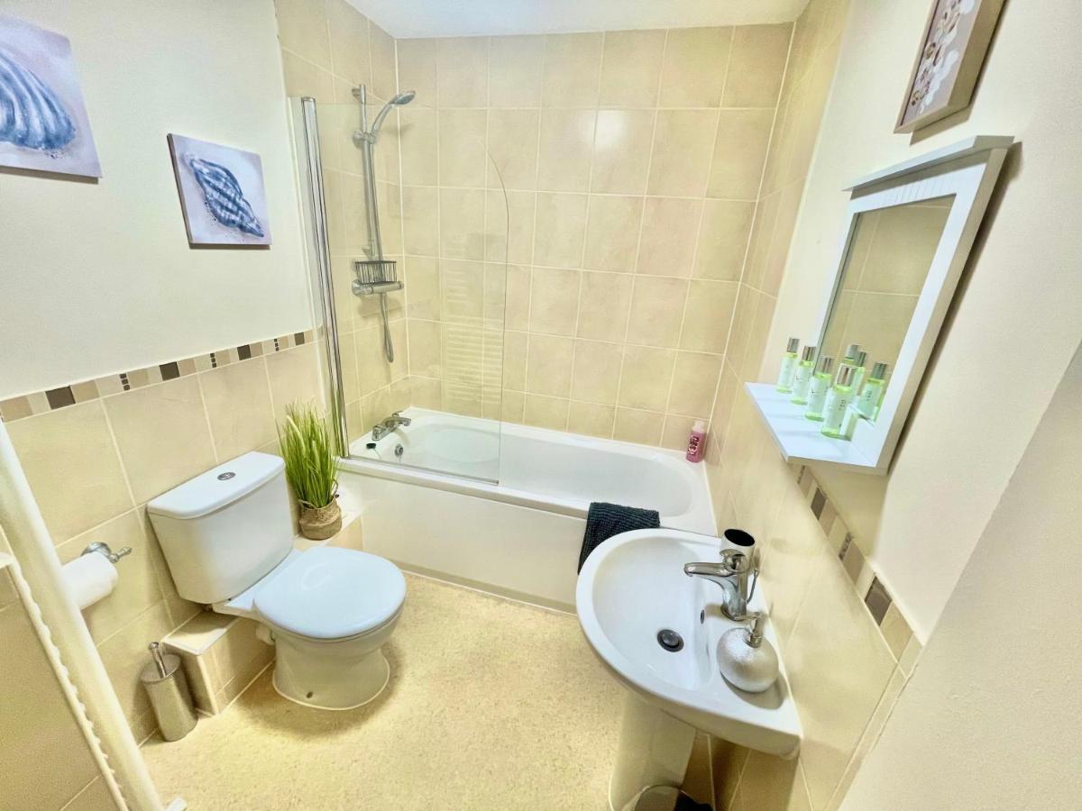 A Stylish Retreat - Super King Bed - Heart Of Town Centre - 5 Mins Stroll To Apartment Bournemouth