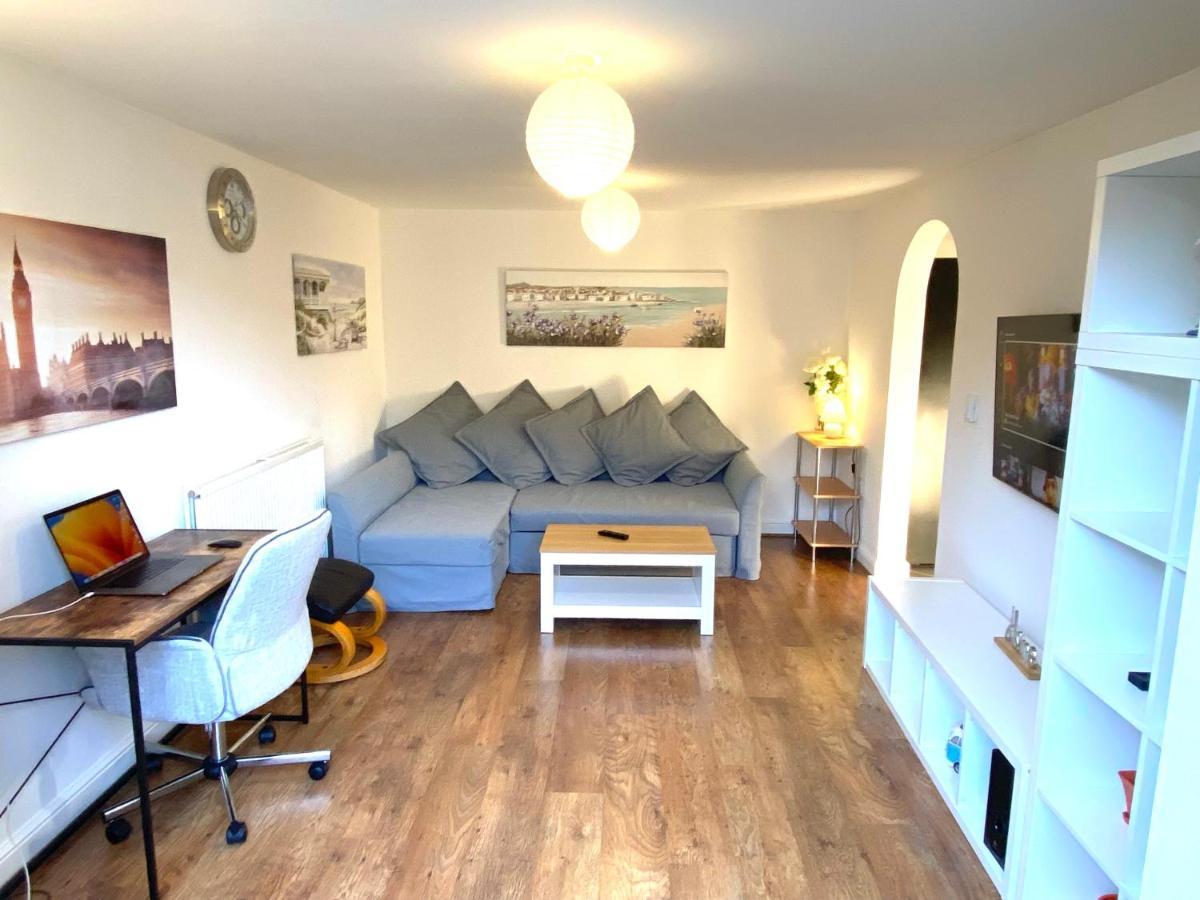 Urban Oasis: Modern 2-bedroom With Entertainment & Parking * Bournemouth