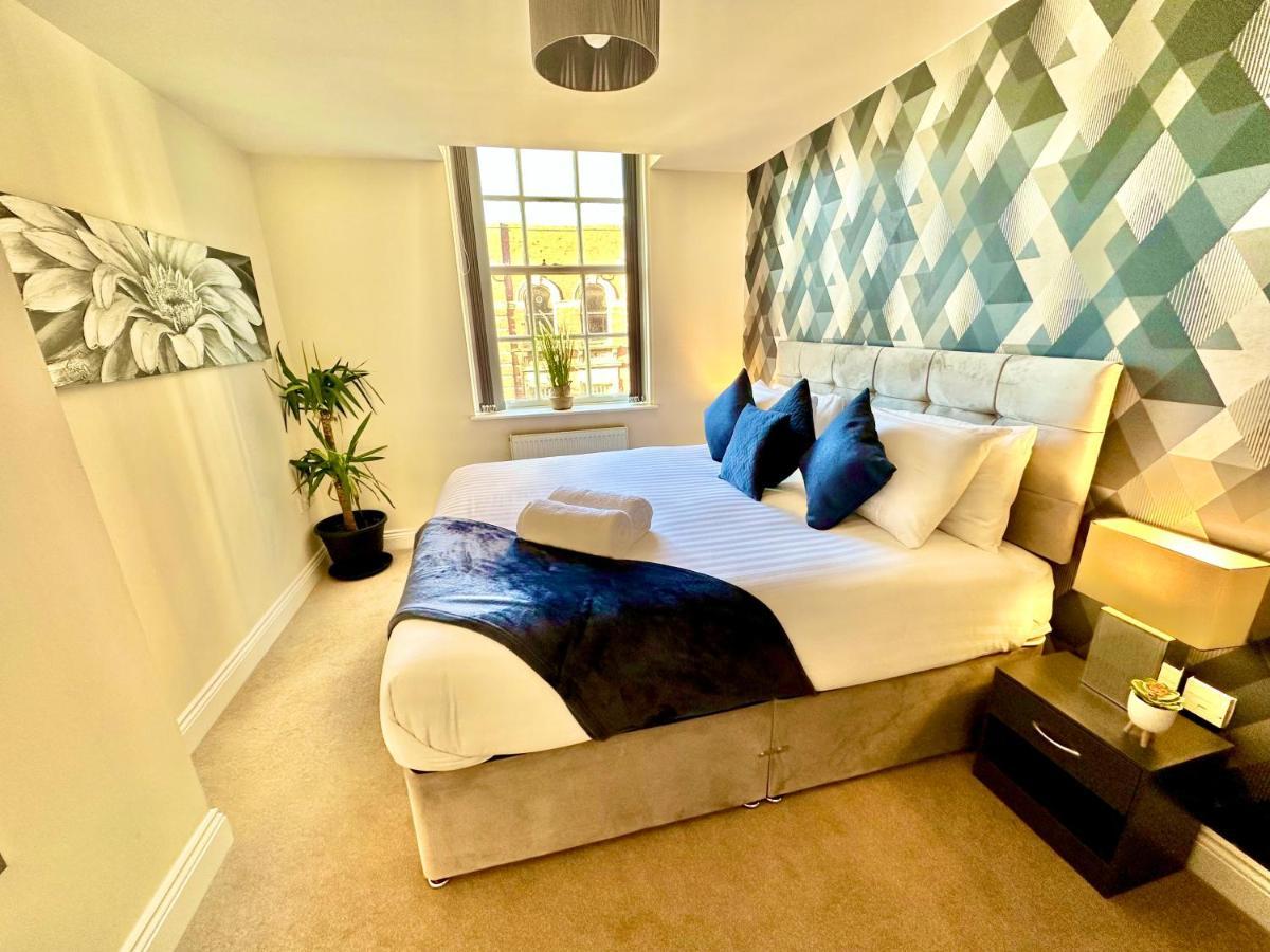 Apartment A Stylish Retreat - Super King Bed - Heart Of Town Centre - 5 Mins Stroll To Bournemouth