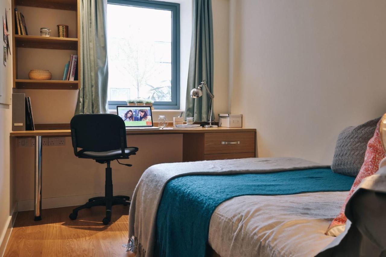 Cosy Private Bedrooms At Dorchester House In