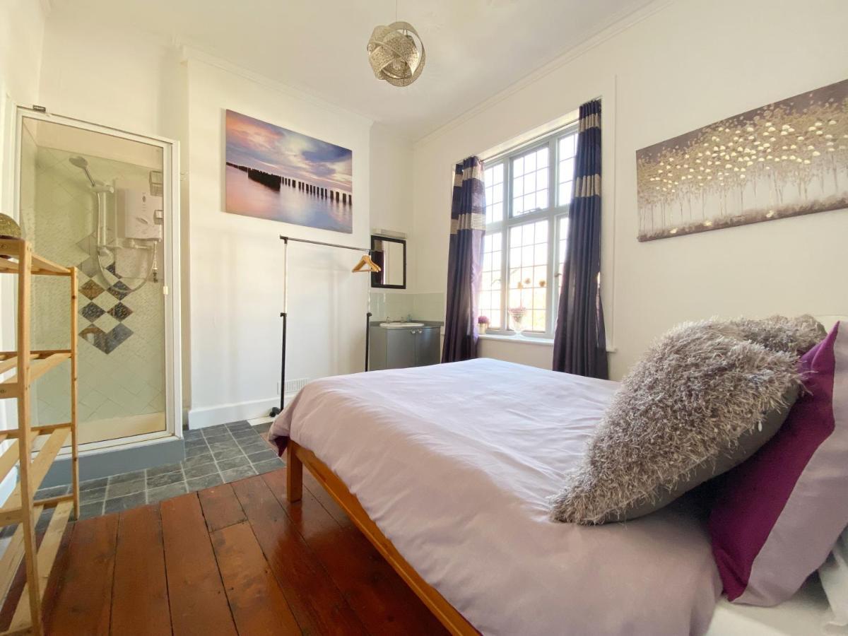 The Table House Close To Town & Free Parking *