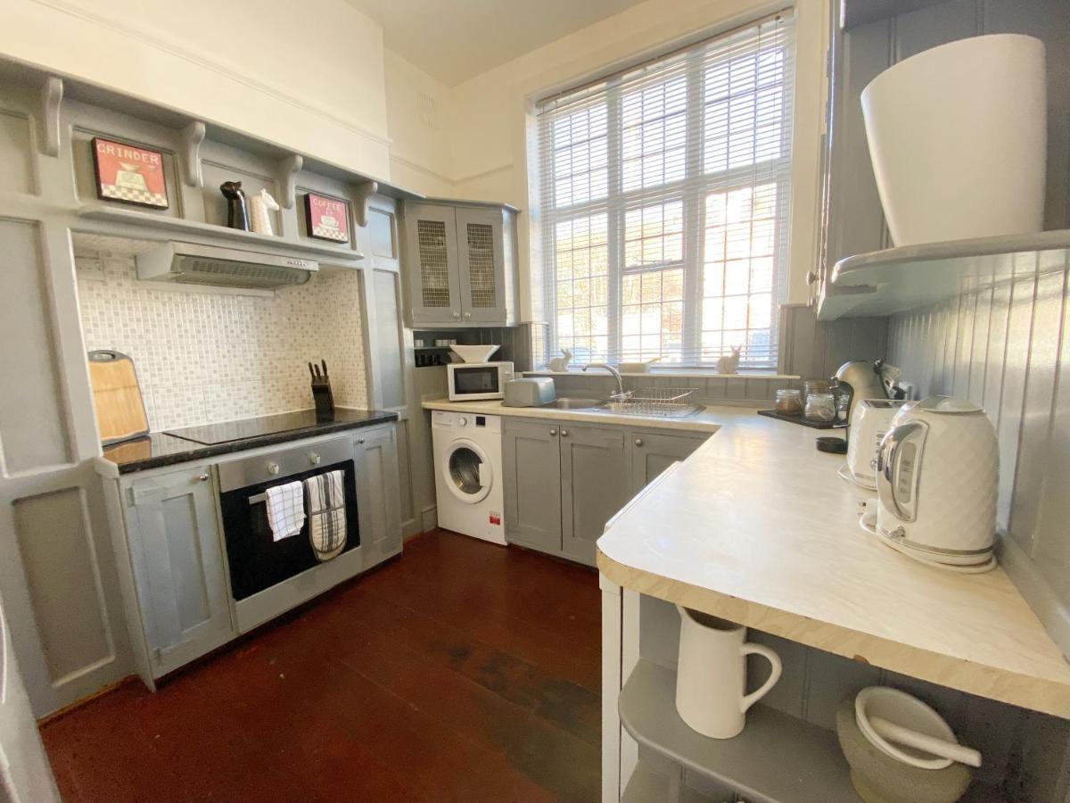 The Table House Close To Town & Free Parking Bournemouth