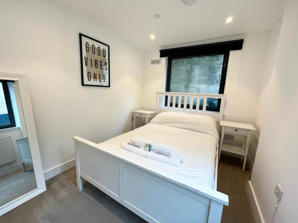 In Town Centre Apartment *