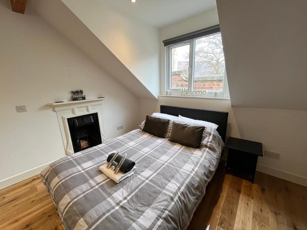 Hinton Chambers Apartment *