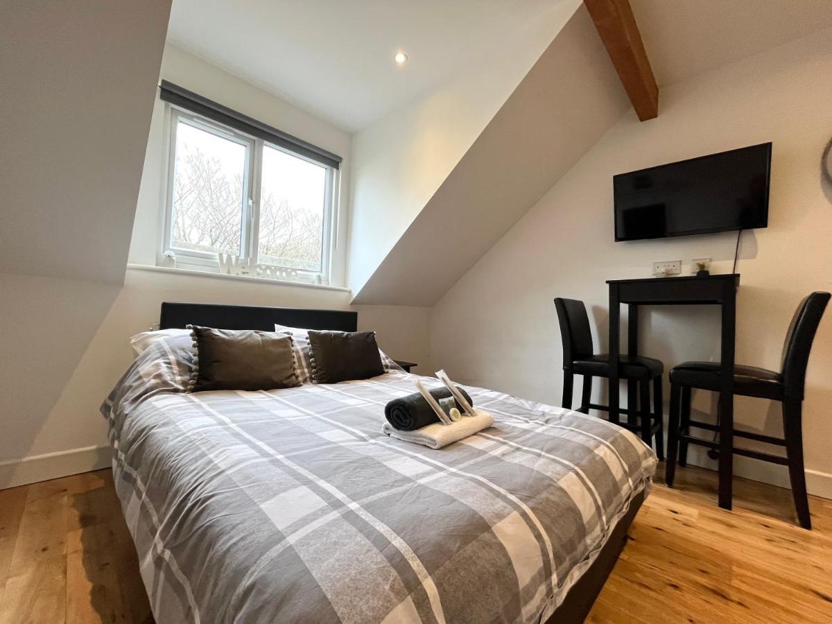 Hinton Chambers Apartment *