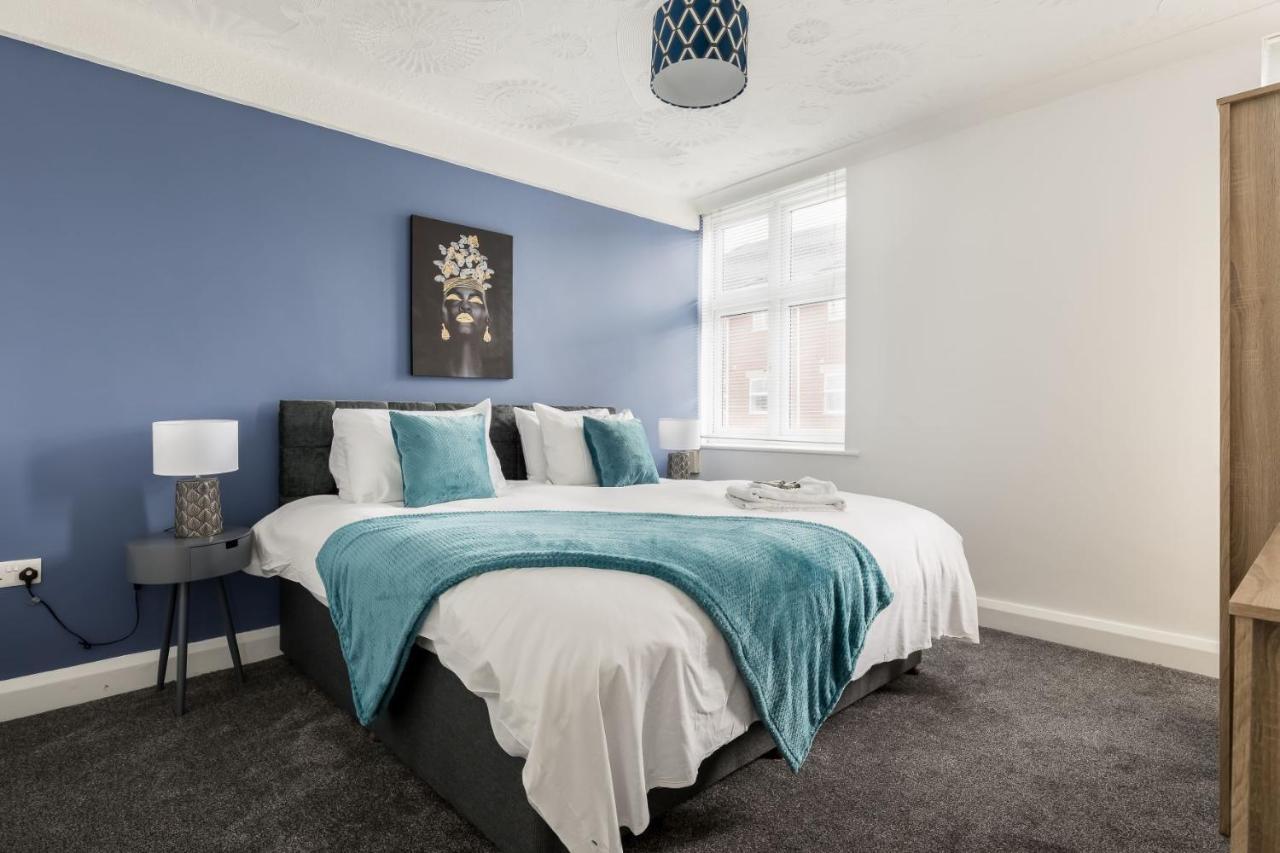 Lima Ltd-4 Beds-large -long Deal-business-parking * Bournemouth